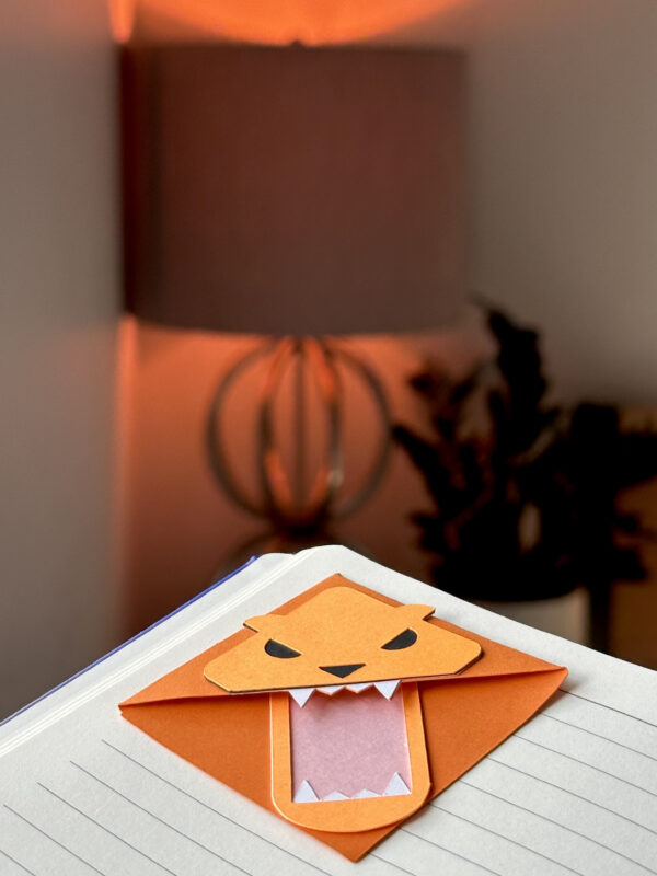 Lion bookmark - Image 3