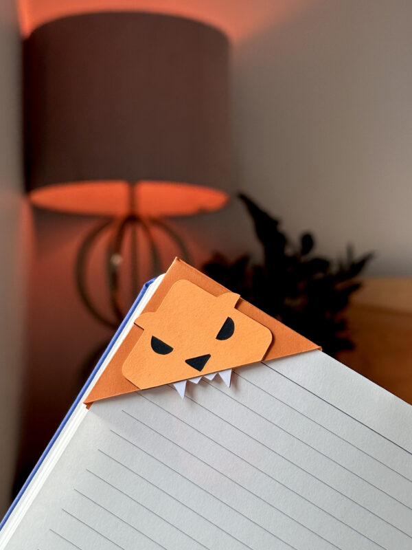 Lion bookmark - Image 4